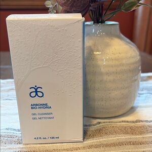 Arbonne Bio-Hydria Gel Cleanser - White
